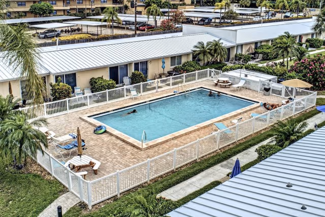 Condo (Jamaica Royale 2BR TownHome)