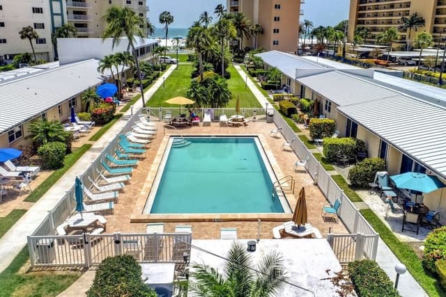Condo (Jamaica Royale - 49)