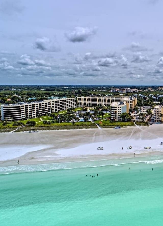 Condo (Jamaica Royale 2BR TownHome)