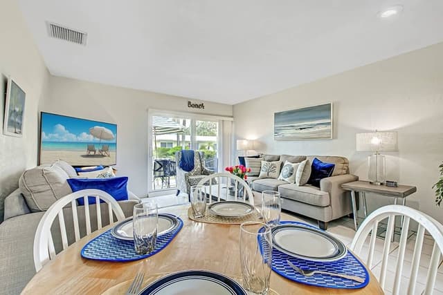 Condo (Jamaica Royale - 49)