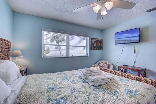 Condo (Jamaica Royale 2BR TownHome)