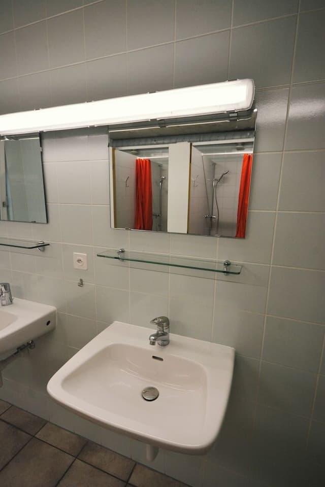 Basic Double, shared bathroom