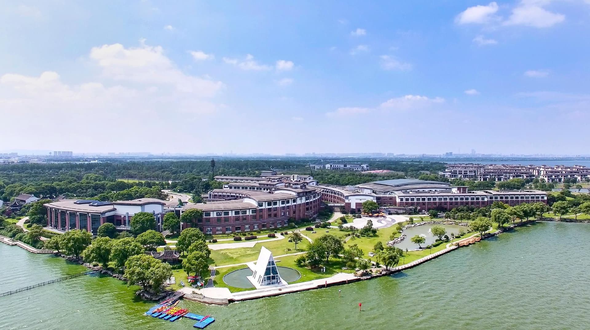 โรงแรมตงลีเลควิว