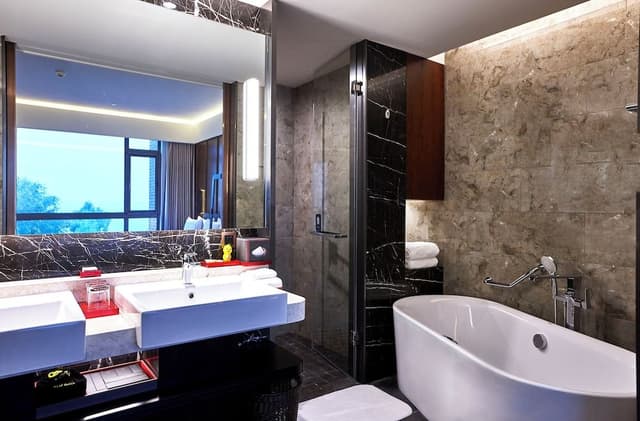 Executive Suite, Lake View