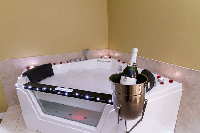 Room, 1 King Bed, Jetted Tub