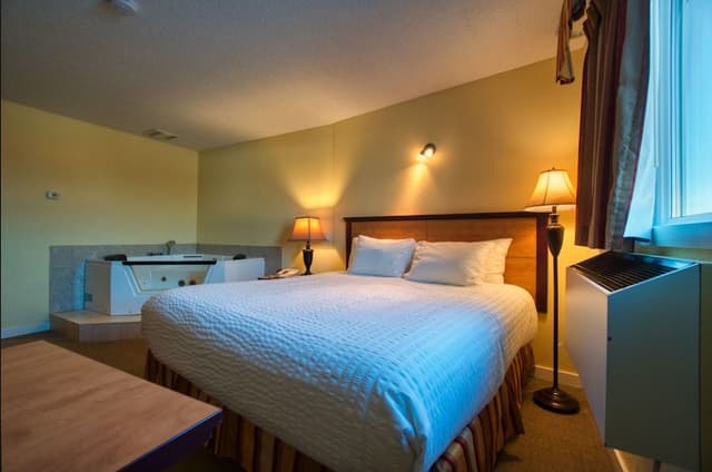 Room, 1 King Bed, Jetted Tub