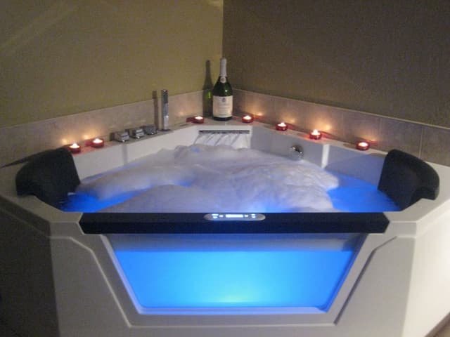 Room, 1 King Bed, Jetted Tub
