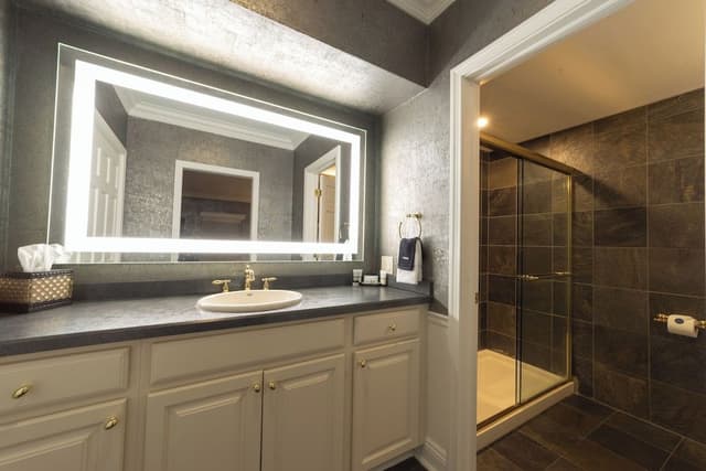 Suite (Avalon)