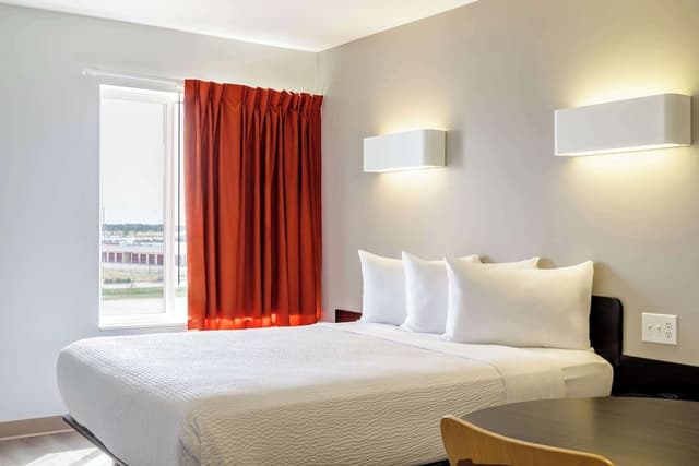 Deluxe Room, 1 Queen Bed, Non Smoking, Kitchenette