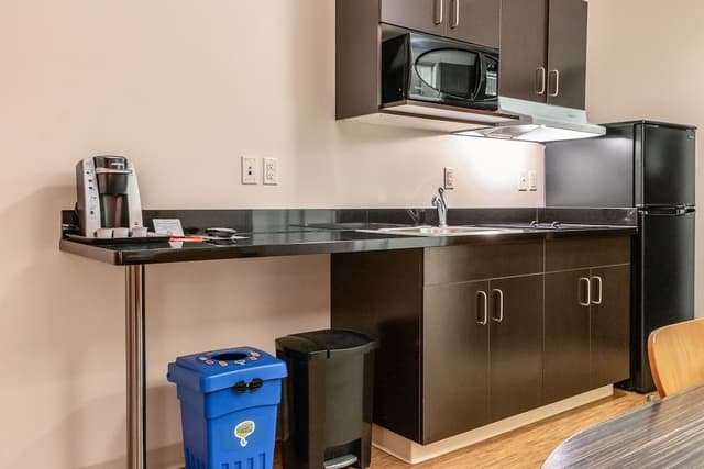 Deluxe Room, 1 Queen Bed, Non Smoking, Kitchenette