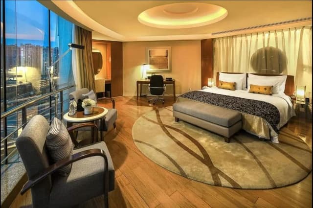 Deluxe Suite