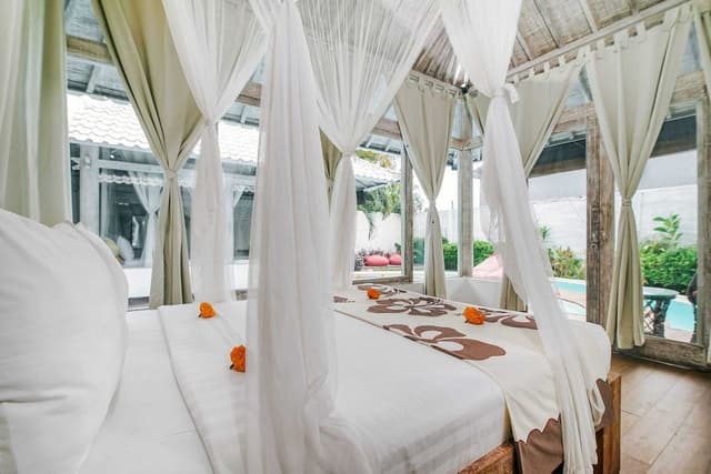Basic Villa, Multiple Beds