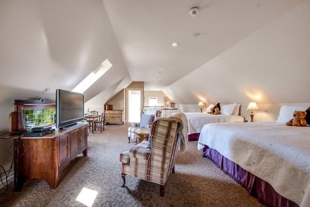 Penthouse Suite with 2 King Beds
