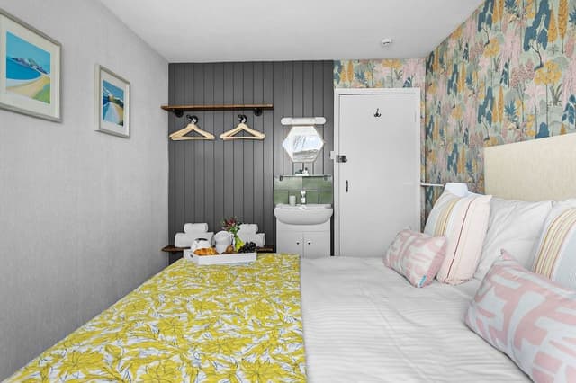 Suite, 2 Bedrooms, Private Bathroom