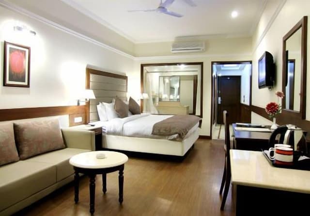 Deluxe Room, 1 King Bed