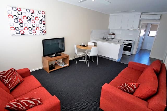 Deluxe 2 Bedroom Apartment, Upstairs