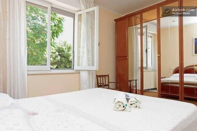 Double Room, 1 Queen Bed, Shared Bathroom