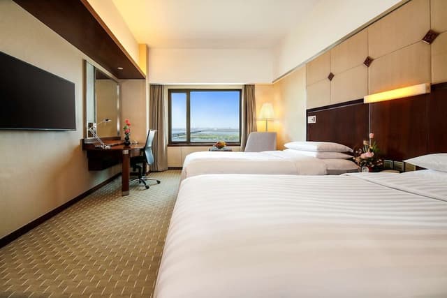 Deluxe Room Twin