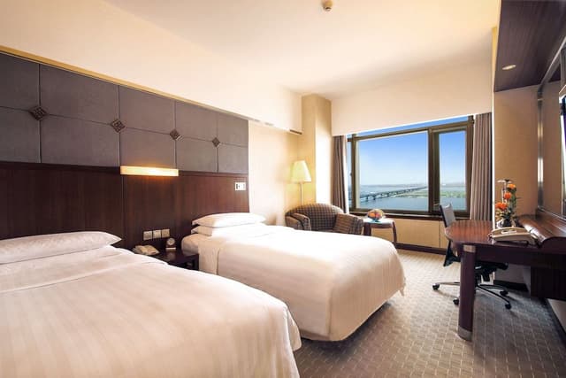 Deluxe Room Twin