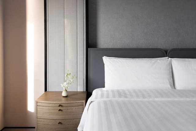Family Room, 1 King Bed, City View (Deluxe)