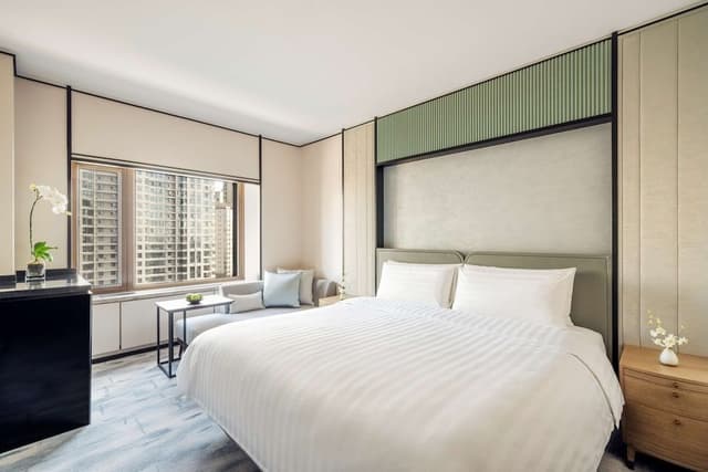 Family Room, 1 King Bed, City View (Deluxe)