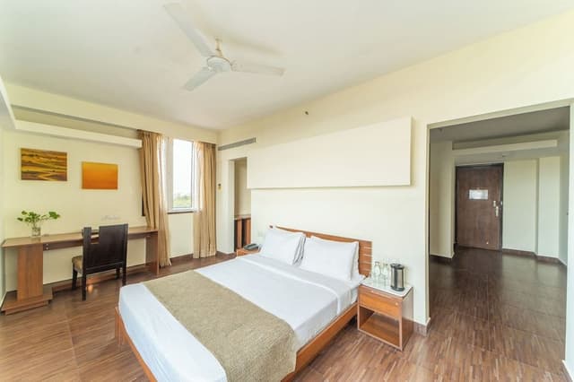 Executive Suite, City View