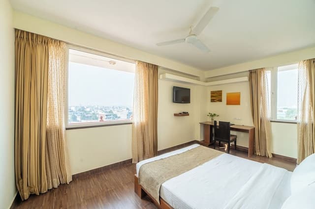 Executive Suite, City View