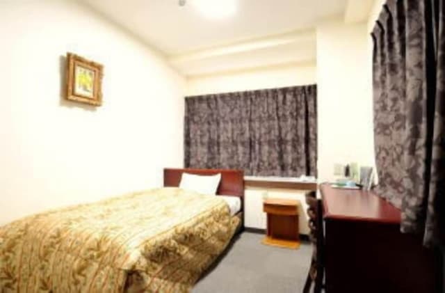 Single Room, Smoking