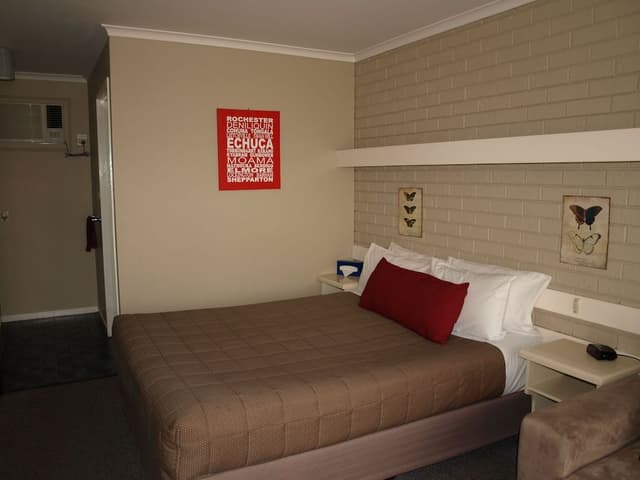 Standard Room (Queen)