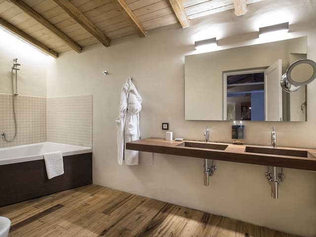 Pool Suite
