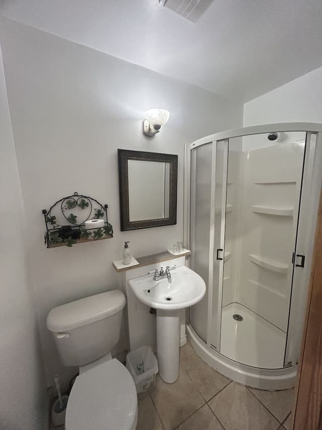 Room, 1 Queen Bed, Private Bathroom (Heritage)
