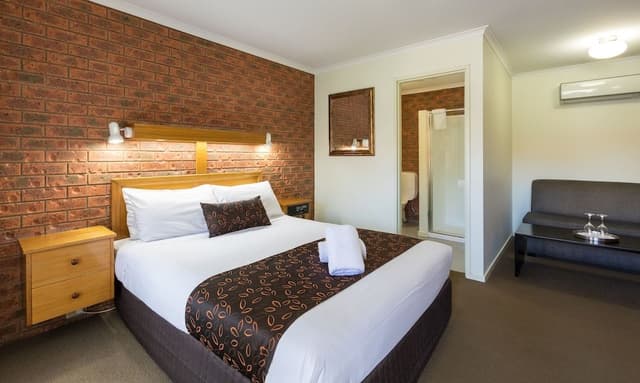 Executive Queen Suite