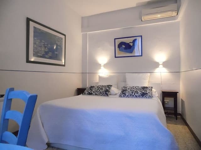 Standard Room, 1 Queen Bed