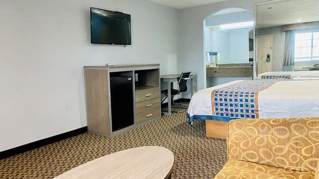 Studio Suite, 1 King Bed, Smoking