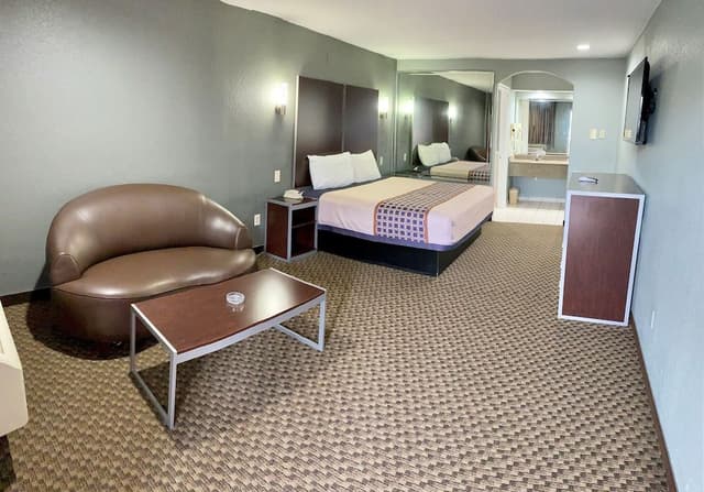 Room, 1 King Bed, Smoking