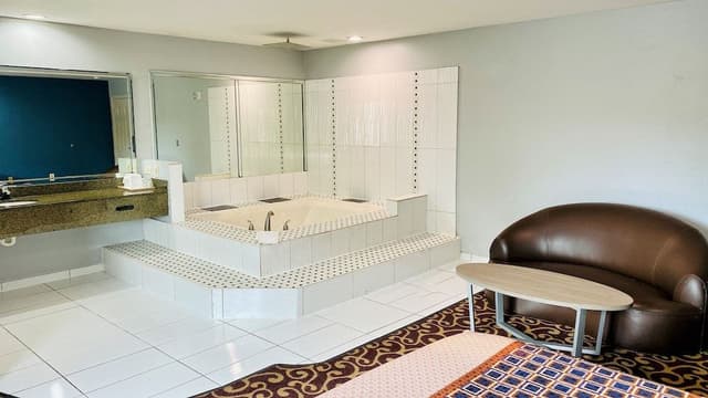 Room, 1 King Bed, Jetted Tub