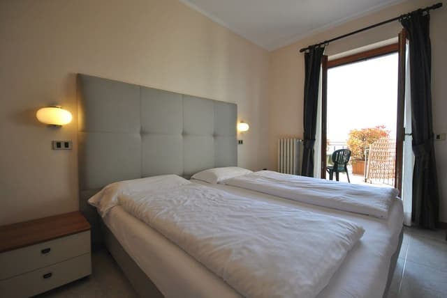 Standard Double Room, Terrace, Partial Lake View