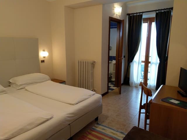 Standard Double Room, Terrace, Partial Lake View