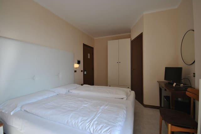 Standard Double Room, Terrace, Partial Lake View