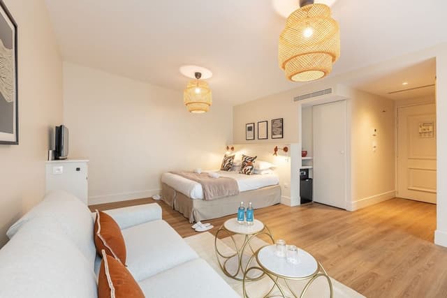 Deluxe Suite