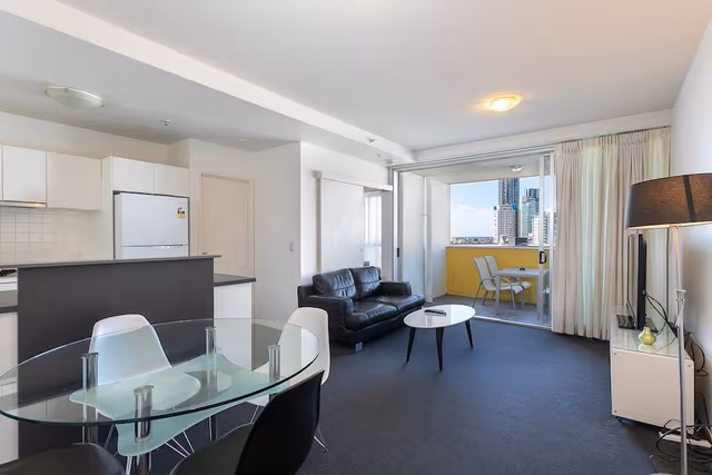 Standard Apartment, 1 Queen Bed, Non Smoking, City View