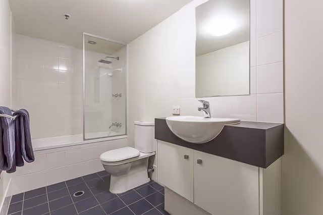 Standard Apartment, 1 Queen Bed, Non Smoking, City View