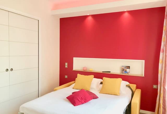 Chambre Quadruple Familiale, 1 grand lit et 1 canapé-lit, vue mer partielle