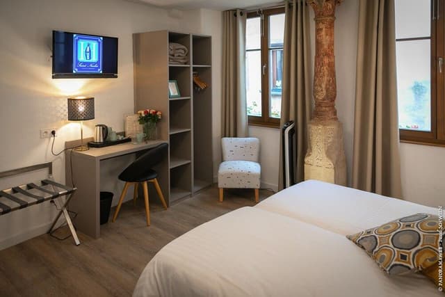 Family Suite, Non Smoking, Bathtub
