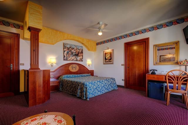 Deluxe Suite, 1 Double Bed, Balcony, Partial Sea View