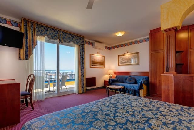 Deluxe Suite, 1 Double Bed, Balcony, Partial Sea View
