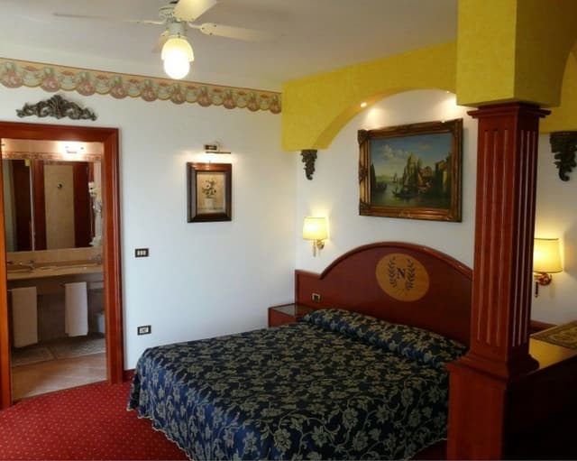 Deluxe Suite, 1 Double Bed, Balcony, Partial Sea View