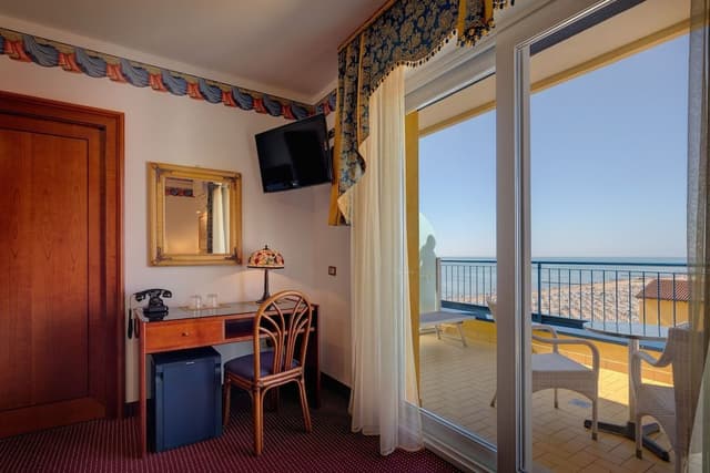 Deluxe Suite, 1 Double Bed, Balcony, Partial Sea View