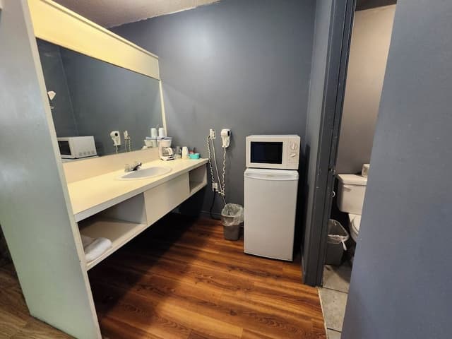 Standard Room, 1 King Bed