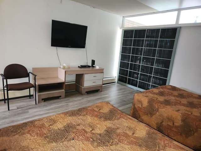 Standard 2 Queen Kitchenette